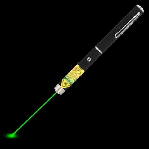 Grüner Laserpointer-Stift X1 mit sichtbarem Laserstrahl im Dunkeln