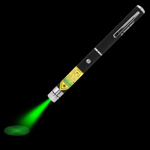 Grüner Laserpointer X2 mit sichtbarem Laserstrahl im Dunkeln