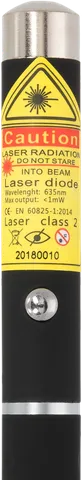 Roter Laserpointer-Stift M1 – Nahaufnahme des Warnetiketts mit der Laserklasse